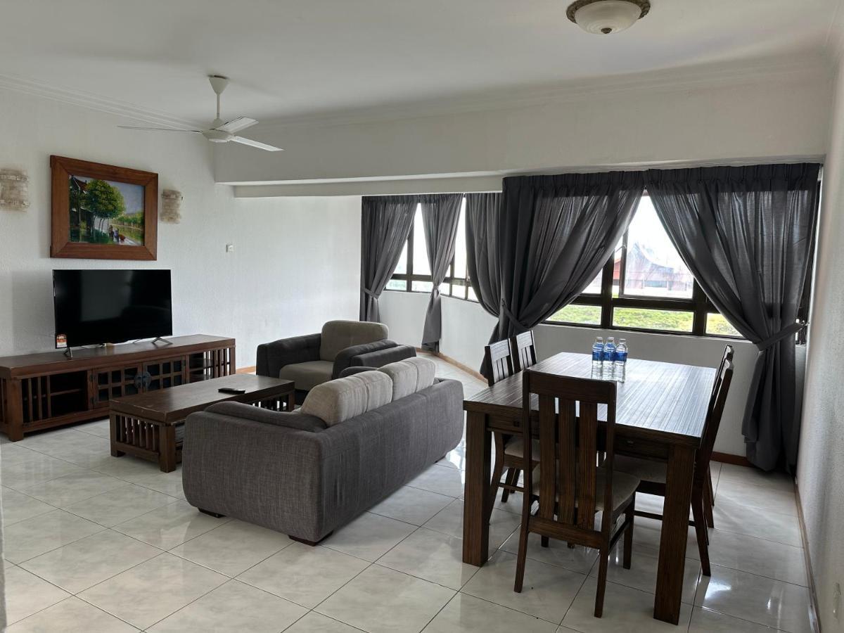 Beach Resort 7 Home Stay Sri Sayang Apartment Batu Ferringhi 3Bedroom Eksteriør billede
